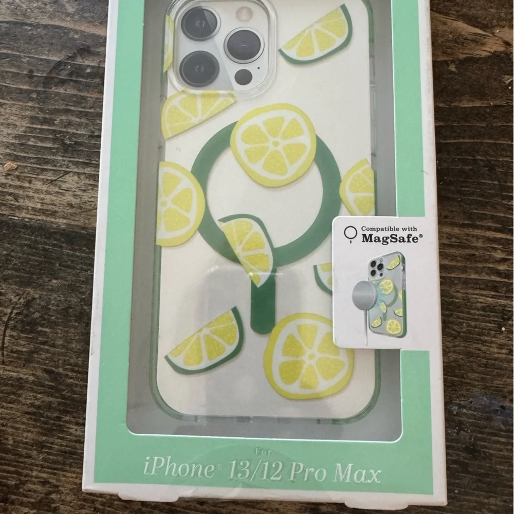 NANETTE LEPORE lemon iPhone case for 13/12pro max🍋protect your phone and lens!